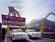 Das erste MC Donalds Restaurant Fakten über McDonalds